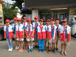 三墩新星社区组织“美丽社区小主人”争当志愿者